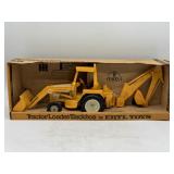 1/16 International Backhoe in Box