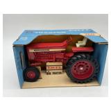 1/16 International 856 in Blue Box