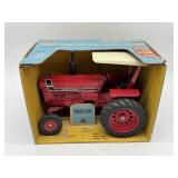 1/16 International 1066 w/ ROPS in Blue Box