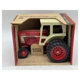 1/16 International 1466 w/ Cab in Box
