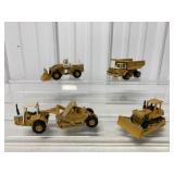 (4) 1/64 Ertl IH Truck/Grader/Payloader