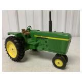 1/16 Ertl John Deere Tractor