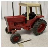 1/16 International 1586 Tractor