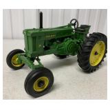 1/16 Ertl John Deere 70 Tractor