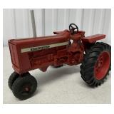 1/16 International Tractor