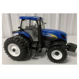 1/16 Ertl New Holland T7050 Tractor