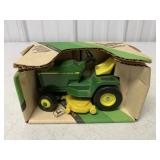 1/16 Ertl John Deere Lawn & Garden Tractor