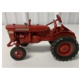 1/16 Ertl Farmall 140 Tractor