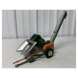 1/16 Wooden New Idea Corn PIcker