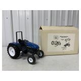 1/16 Ertl New Holland 5635 Tractor