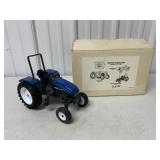 1/16 Ertl New Holland 5635 Tractor