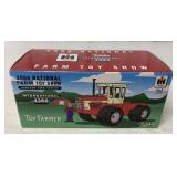 1/64 Ertl International 4366 Tractor