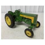1/16 John Deere Tractor
