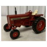 1/16 Ertl International Farmall 856 Tractor