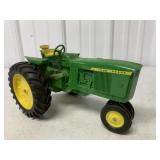1/16 John Deere Tractor