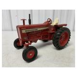 1/16 Ertl International Farmall 1026 Tractor