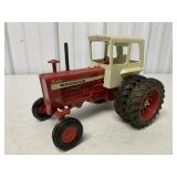 1/16 International Farmall 1456 Tractor