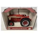 1/16 Ertl International 560 Tractor