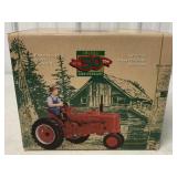1/16 Ertl Farmall H w/ Farmer Tractor