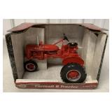 1/16 Ertl IH McCormick Farmall B Tractor
