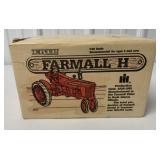 1/16 Ertl 1986 Farmall H Special Edition w/box