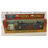 1/64 Ertl Ford CL-9000Flatbed w/ Tractors in box