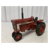 1/16 International Farmall 766 Tractor