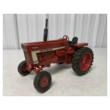 1/16 International Farmall 966 Tractor