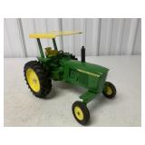 1/16 John Deere Tractor