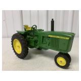 1/16 John Deere Tractor