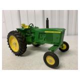 1/16 John Deere Tractor