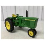 1/16 Ertl John Deere Tractor