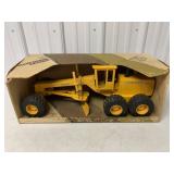 1/16 Ertl John Deere 772 Grader