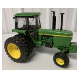 1/16 Ertl John Deere 4430 Tractor