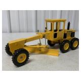 1/16 Ertl John Deere Grader