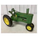 1/16 John Deere G Tractor