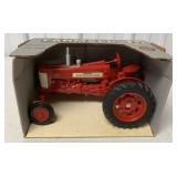 1/16 Ertl Farmall 350 Tractor