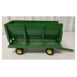 1/16 custom wooden feeder wagon