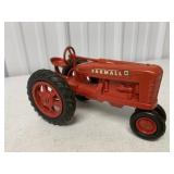 1/16 International Harvester Farmall Tractor