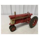1/16 Farmall 560 Tractor