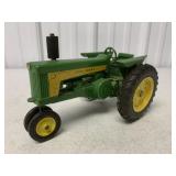 1/16 John Deere Tractor
