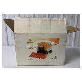 1/24 Massey Ferguson 9895 Combine w/box