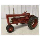 1/16 Ertl McCormick Farmall 806 Tractor