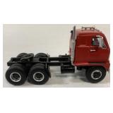 1/64 NEO Scale Models IH DCOF-405 1959