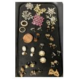 tray lot of pins & ear rings