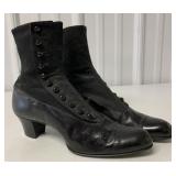 Dorothy Dodd $3.00 button up ladies shoes