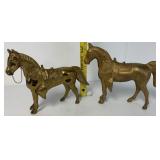 2 horse figurines