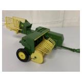 1/16 Ertl John Deere Square Baler