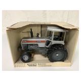 1/16 Scale Models White 2-135 Tractor