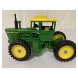 1/16 Ertl John Deere Tractor